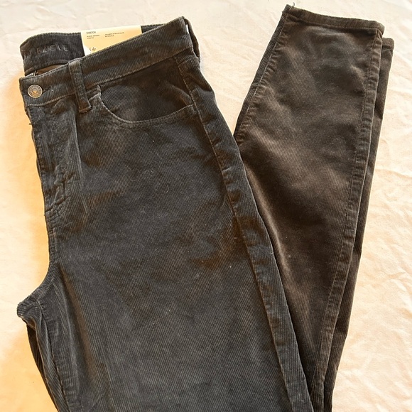 American Eagle Pants - Picture 2 of 8